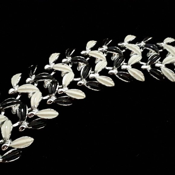 Black and White Vintage 1970's Bracelet - Picture 3 of 8